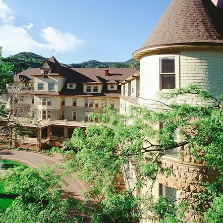 Отель Cliff House At Pikes Peak Маниту-Спрингс Экстерьер фото